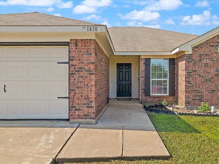 1410 Teal Way — Photo 1