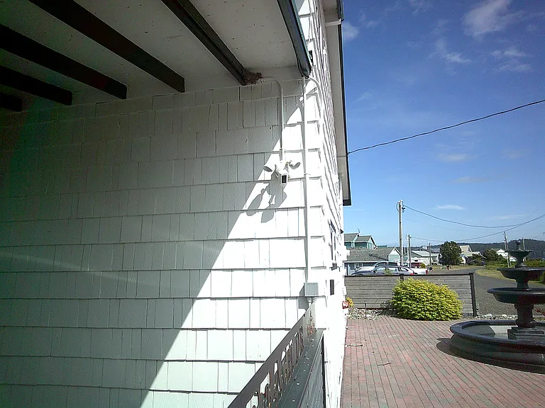 942 E Willow St — Photo 18