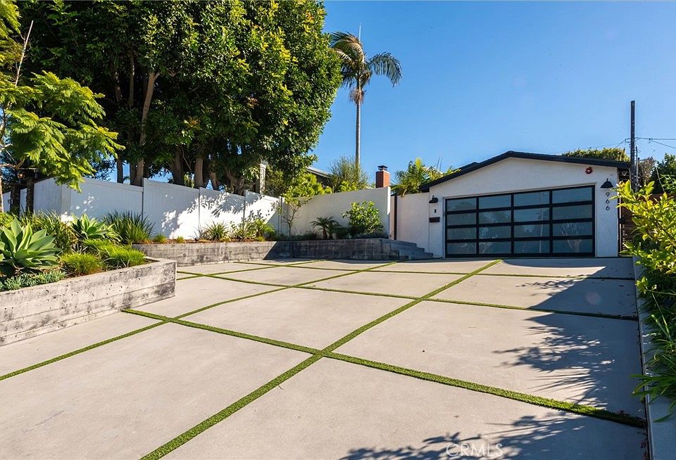 1st image of 966 Rosecrans Ave
