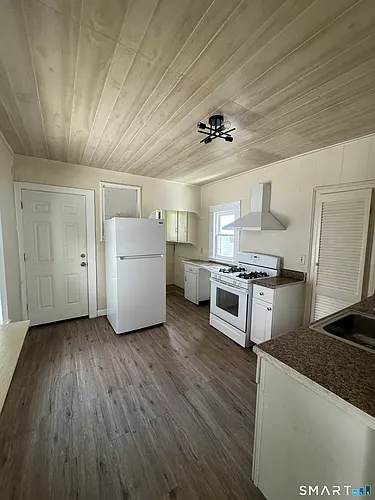 18 Woolsey St Photo 1