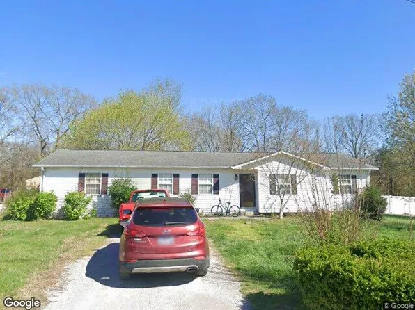 204 N E St, Hillsboro, TN 37342
