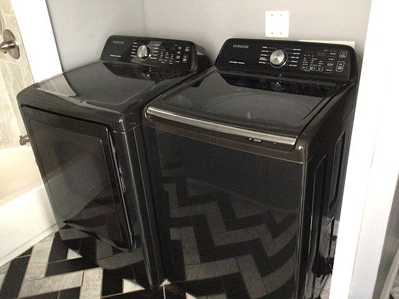 washer and dryer included