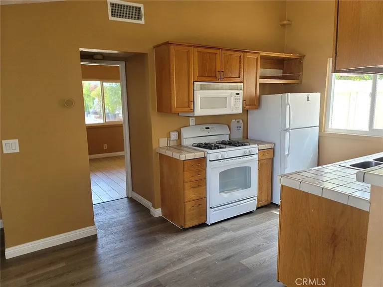 4934 E Glen Arran Ln — Photo 3