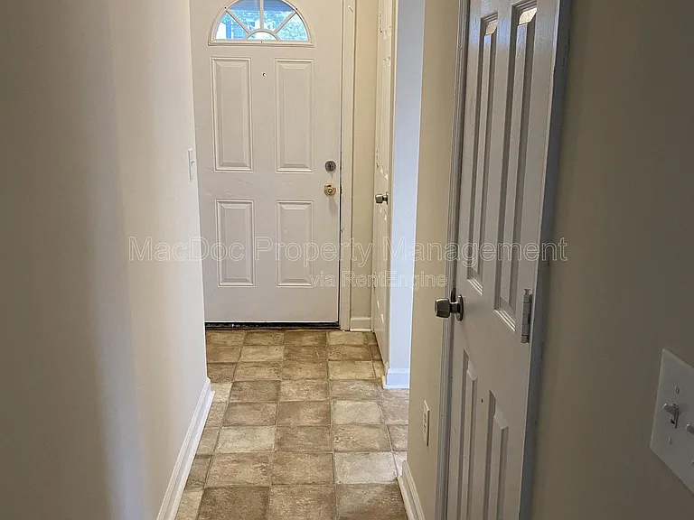 2909 Broyhill Ct — Photo 2