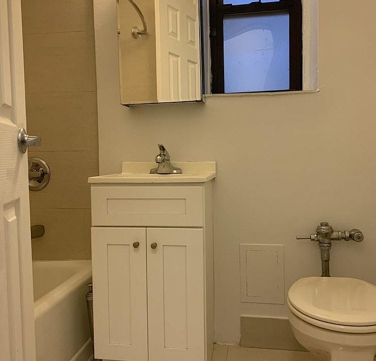 1st image of 234 E 52nd St #5D