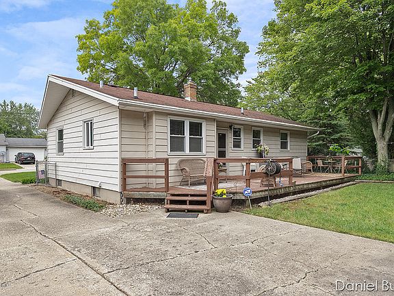 4th image of 3382 30th St SW