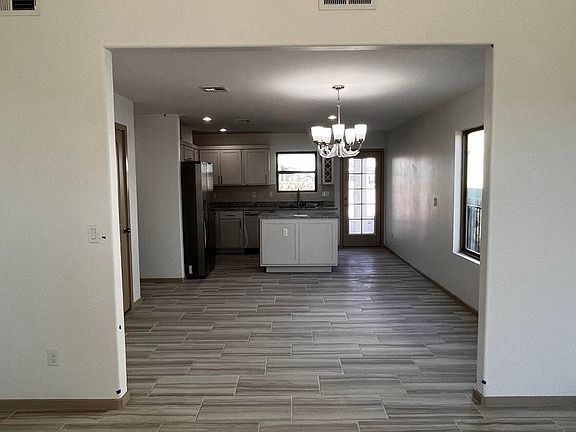 5th image of 617 Cedarwood Ave