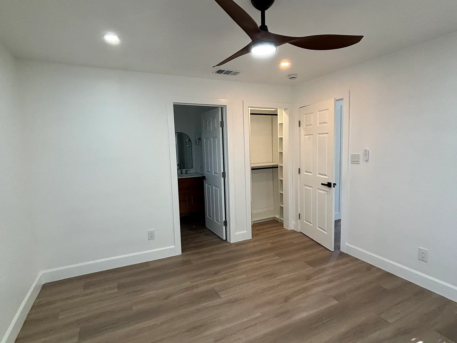 3 bed, 1040 sqft, $3,000 — Photo 4
