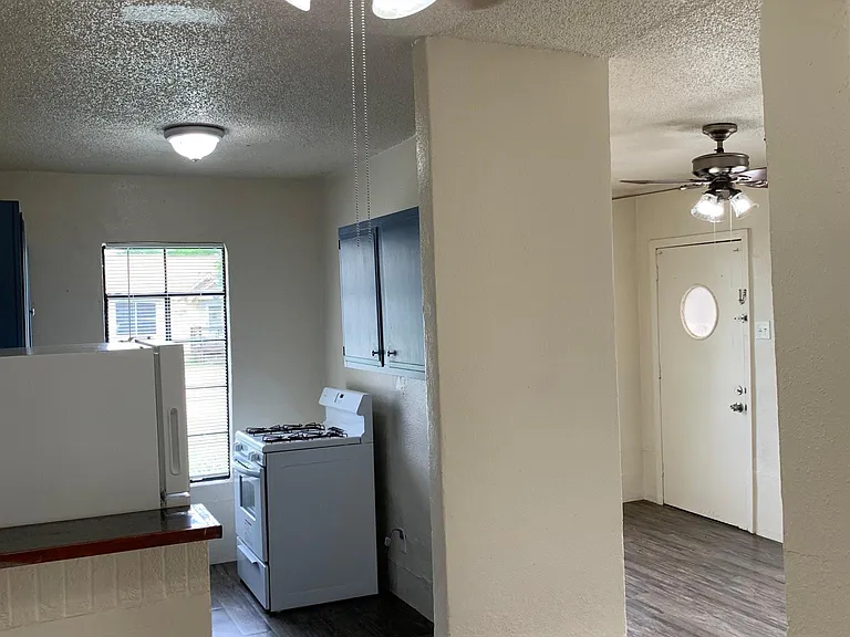 2522 W Woodlawn Ave #2522 — Photo 14