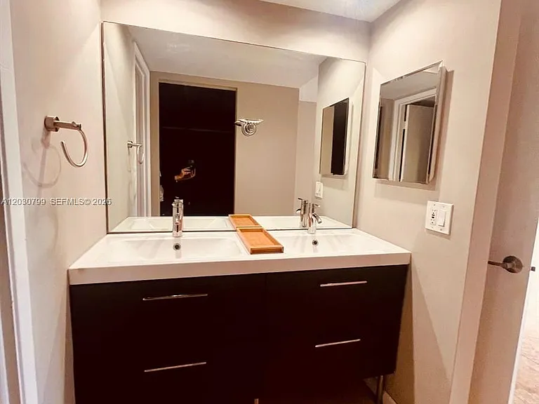 600 NE 36th St #417 — Photo 12