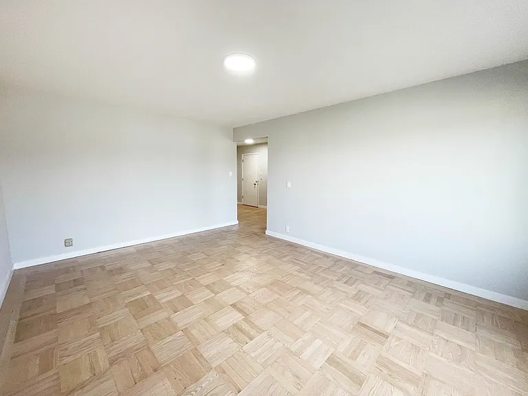 2421 Judah St #4 — Photo 3
