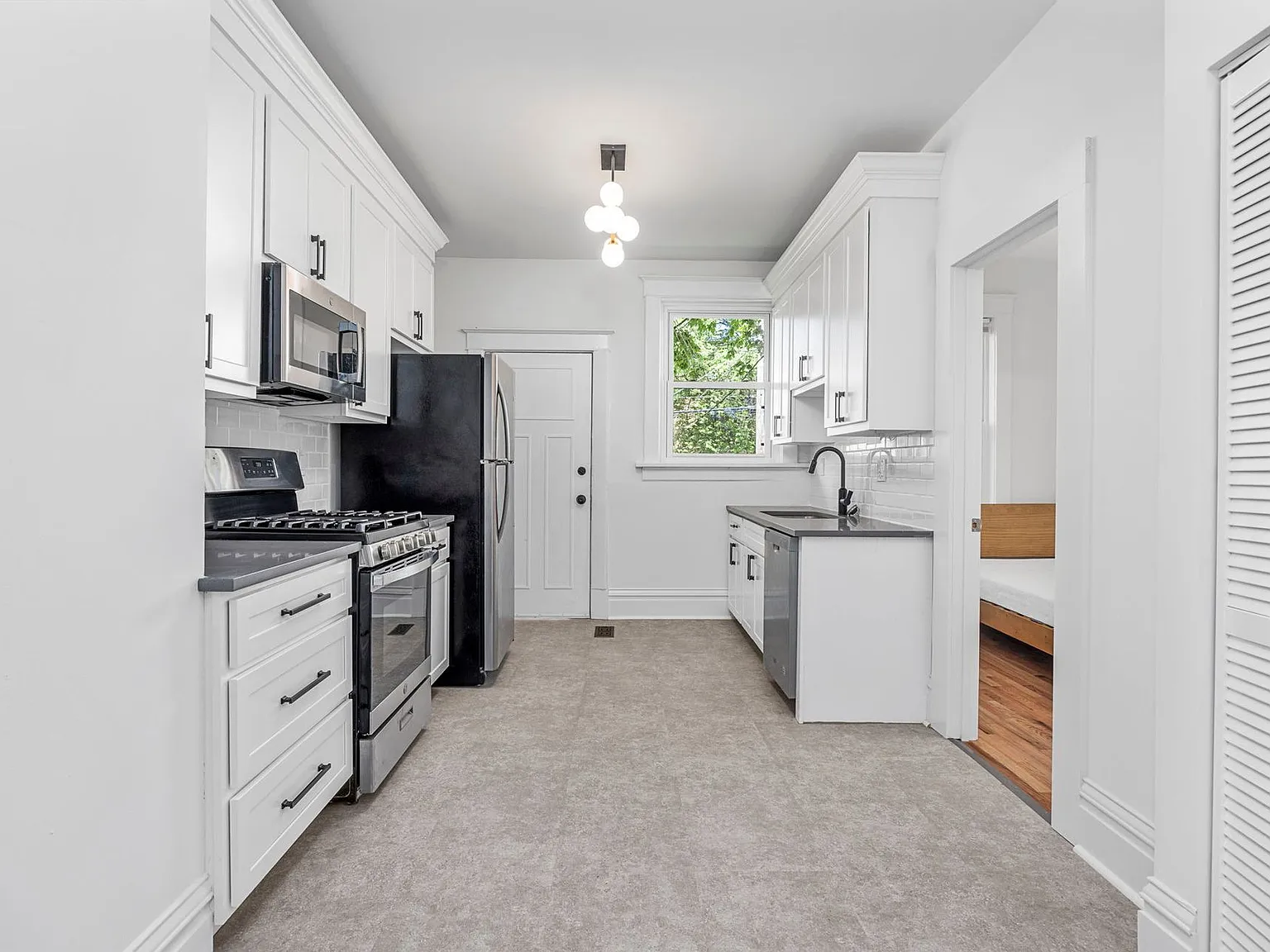 725 Interdrive St- MOSAIC — Photo 1
