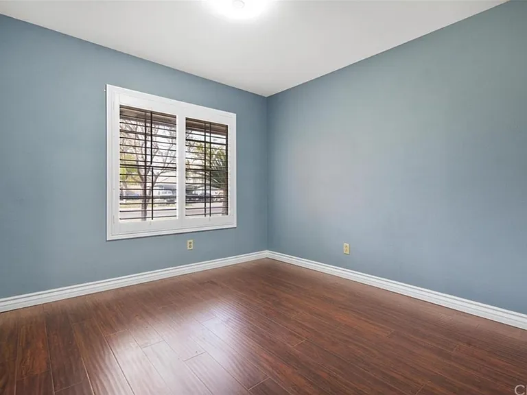 1645 W Victoria St — Photo 31
