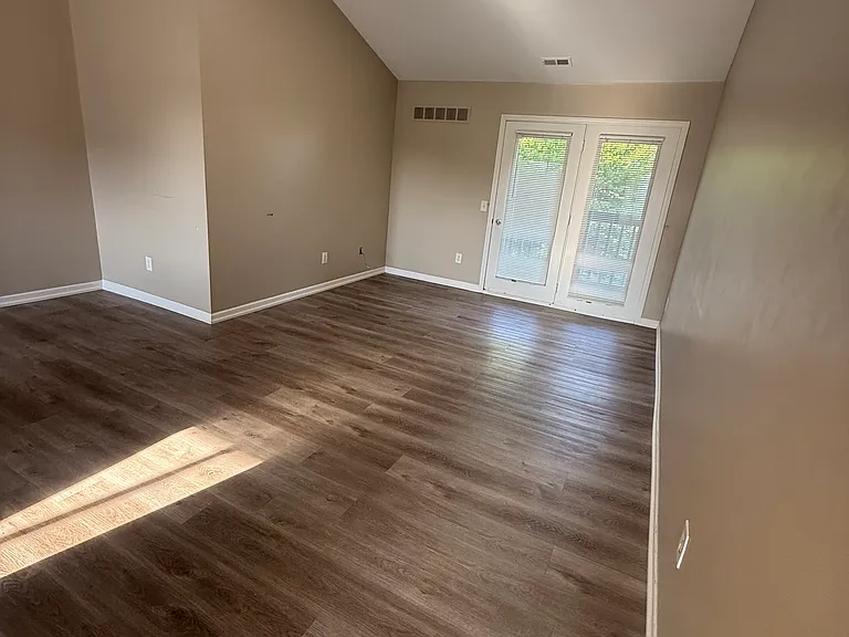 Lakepointe Dr — Photo 18
