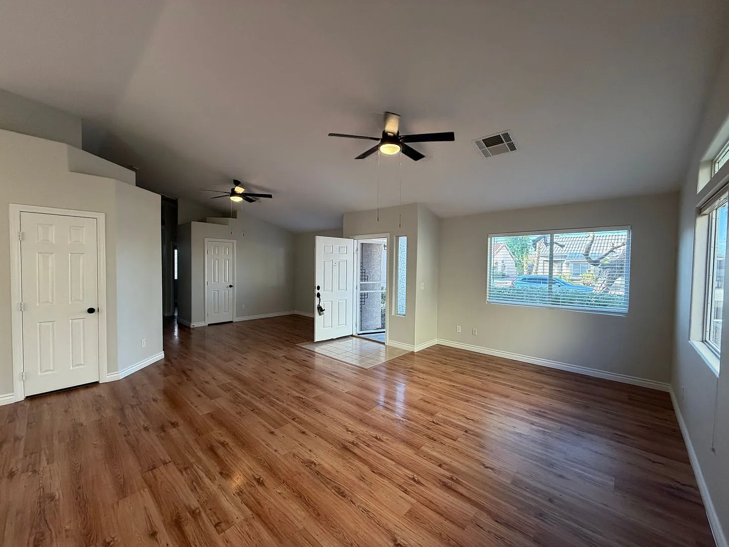 Well maintained, Single story in Elkhorn Springs — Photo 3