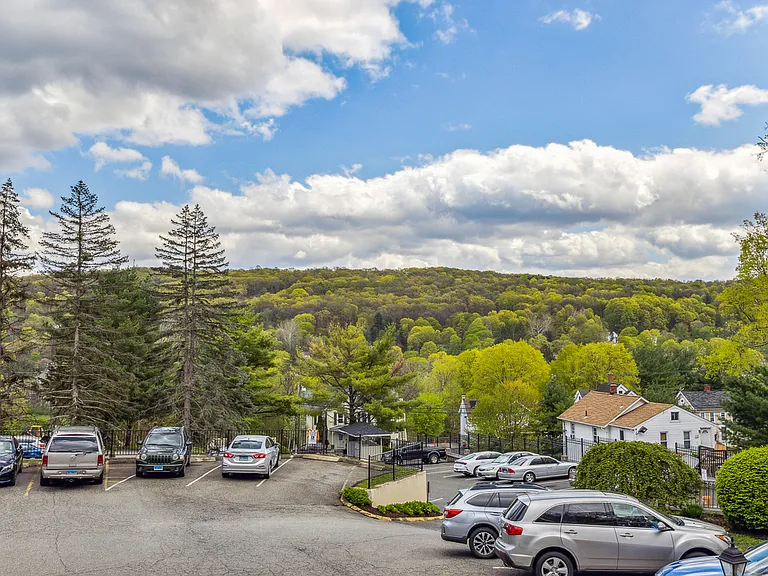 Hillside Apartments — Photo 22