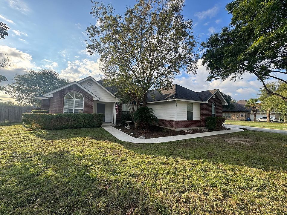 521 Woodlake Dr, Mcqueeney, TX 78123 Zillow