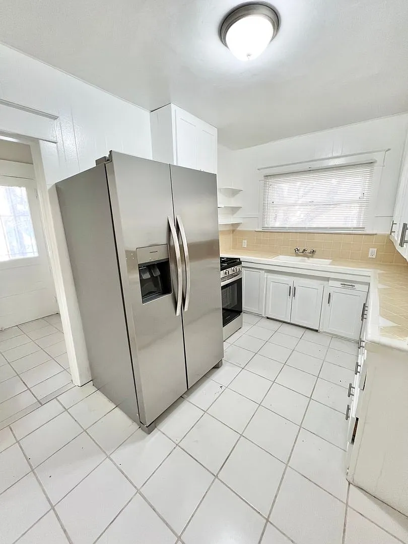 1243 E Ocean Blvd — Photo 4