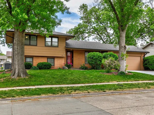 8409 Prairie Ave, Urbandale, IA 50322