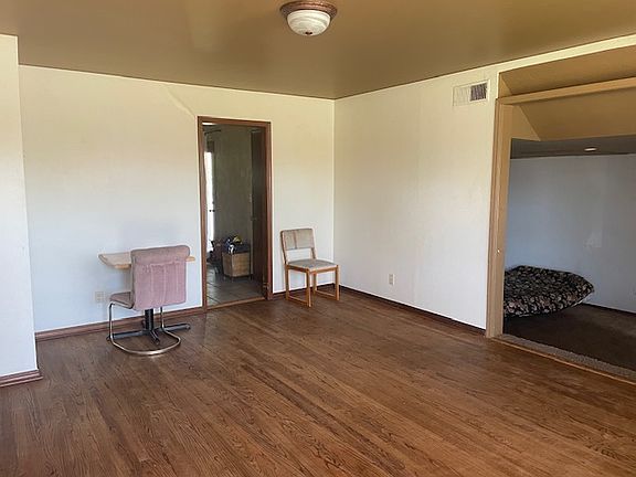 2nd image of 1406 Glenda Dr