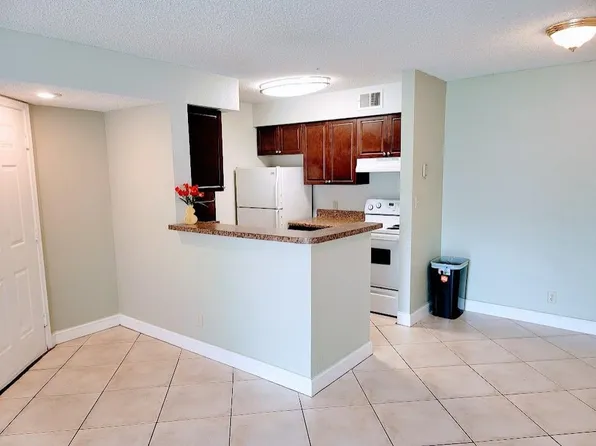 2796 S University Drive #2106, Davie, FL 33328