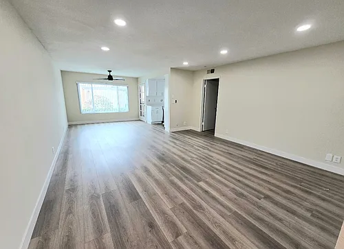 2101 Vine St Photo 1