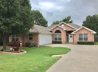 511 N Walnut St, Lindsay, TX 76250