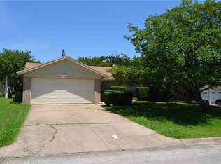 607 Commerce St, Euless, TX 76040