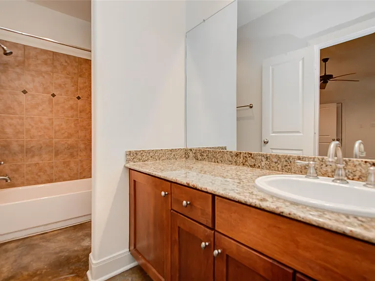 2414 Charleston St #B — Photo 8