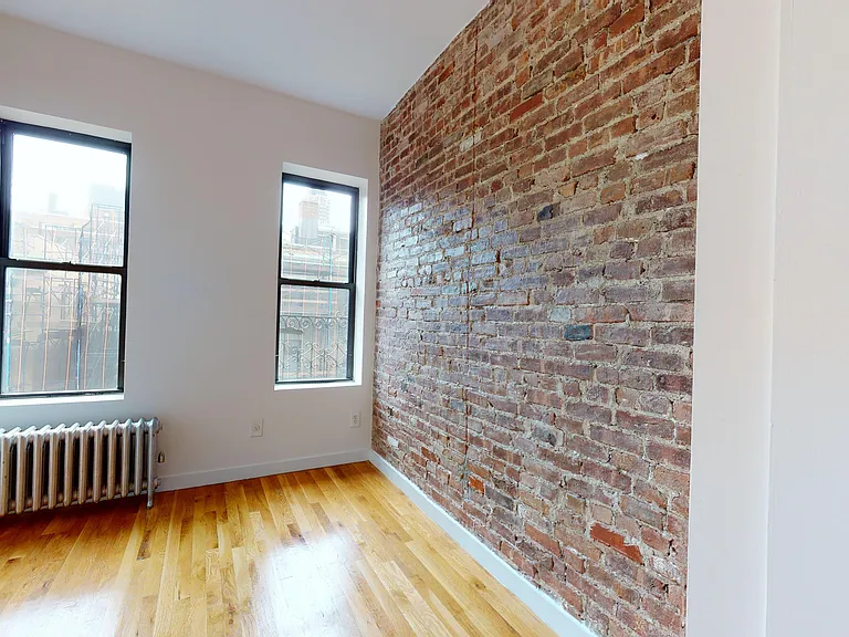 425 E 65th St #21 — Photo 5
