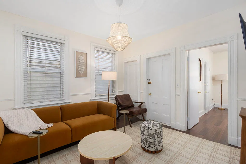 2 bed, 700 sqft, $2,800 — Photo 3