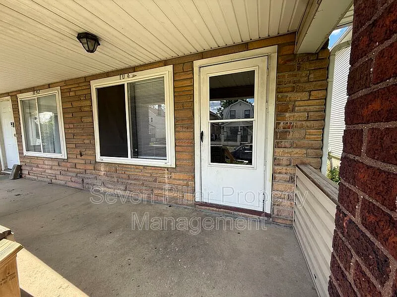 3 bed, 1.0 bath, 1120 sqft, $1,150 — Photo 2