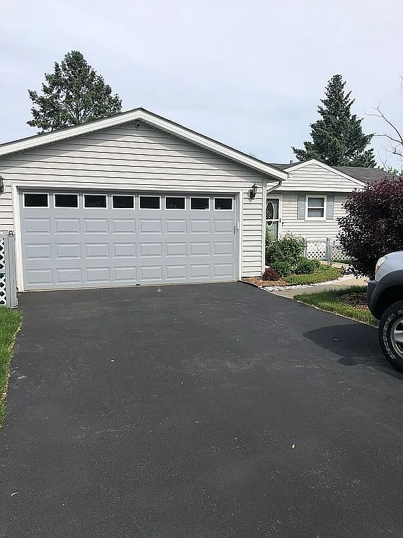 33 Sheehan Dr photo 1