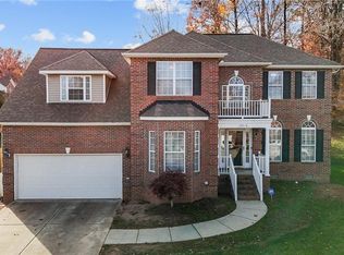 2214 Flora Vista Ct, Greensboro, NC 27406