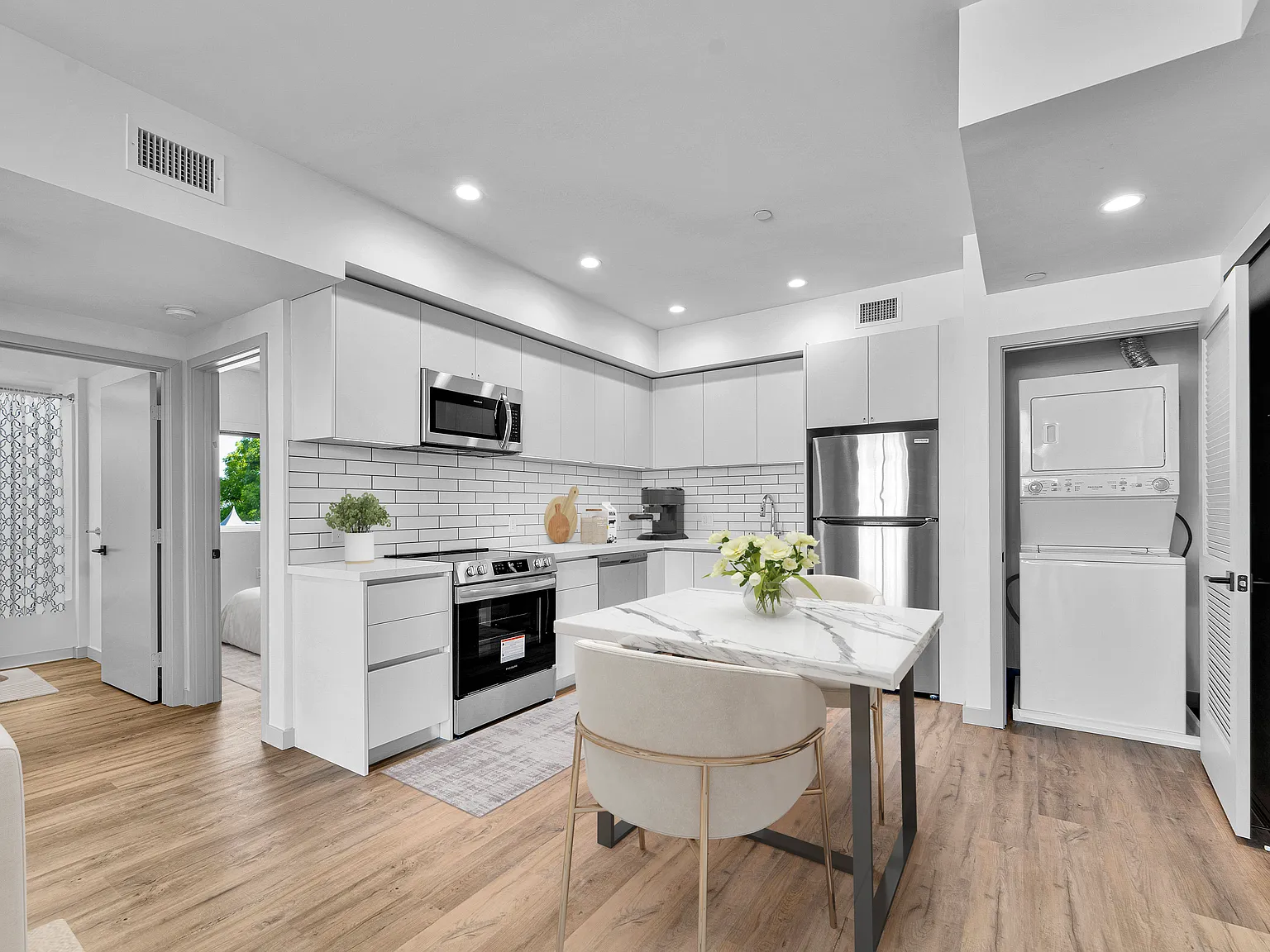 2 bed, 1000 sqft, $2,390 — Photo 1