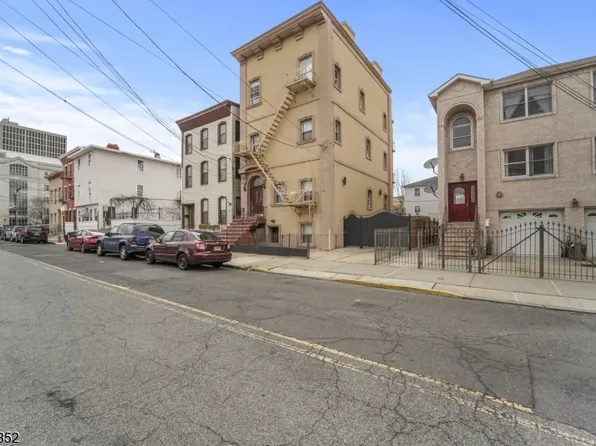 19 Cottage St, Newark City, NJ 07102