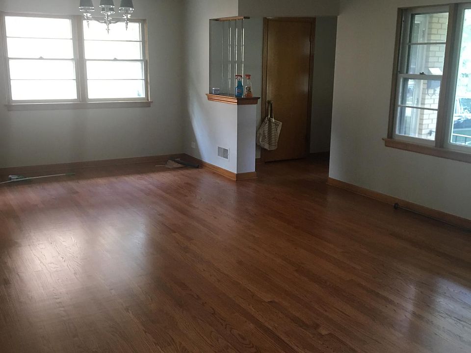 2nd image of 133 E Madison St