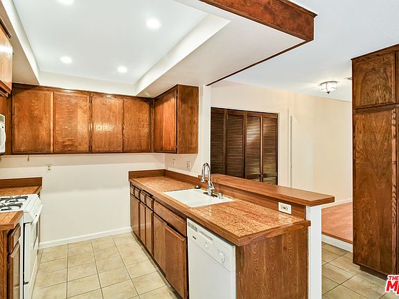5th image of 15050 Sherman Way Unit 169