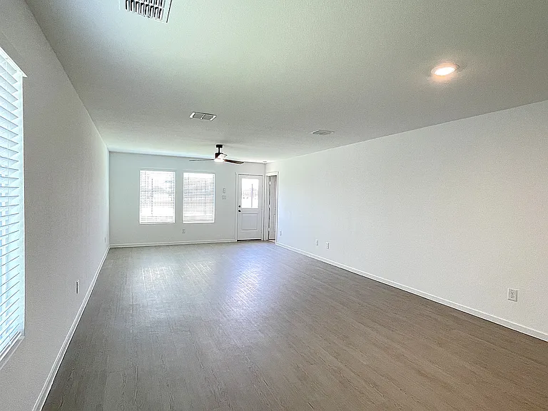 3185 Campeiro Ave — Photo 11