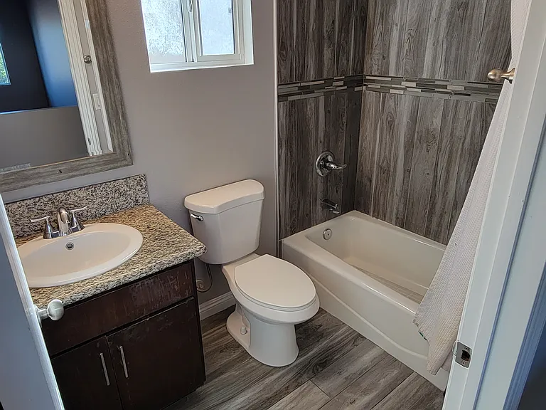 2611 E Oris St #1/2 — Photo 11