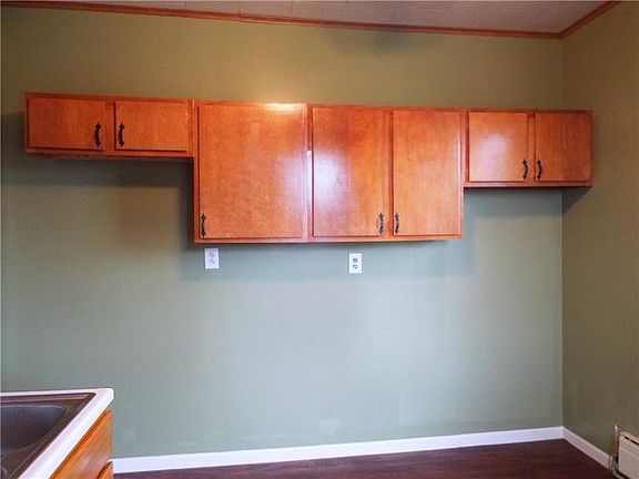 5th image of 539 Green St