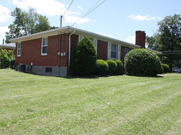 9300 Fern Creek Rd — Photo 2
