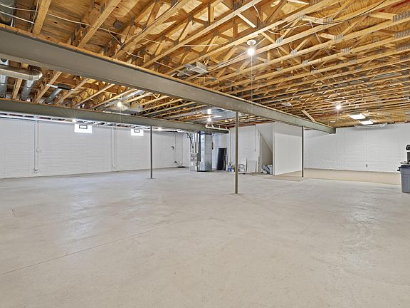 5th image of 2022 Lake Shore Dr