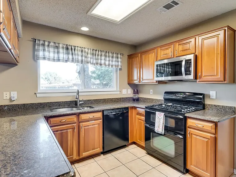 2600 Crepe Myrtle Dr — Photo 6