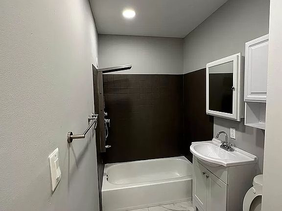 2nd image of 7057 Cresheim Rd #1B