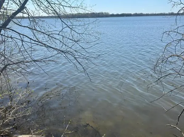 827 15th Ave NW, Willmar, MN 56201