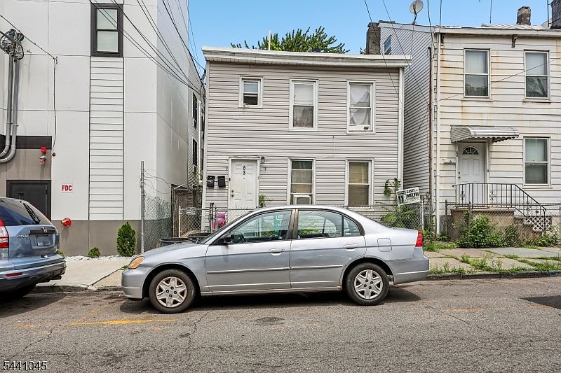 1st image of 63 Pearl St
