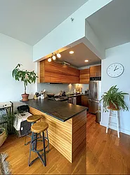 11-24 31st Avenue, #4C