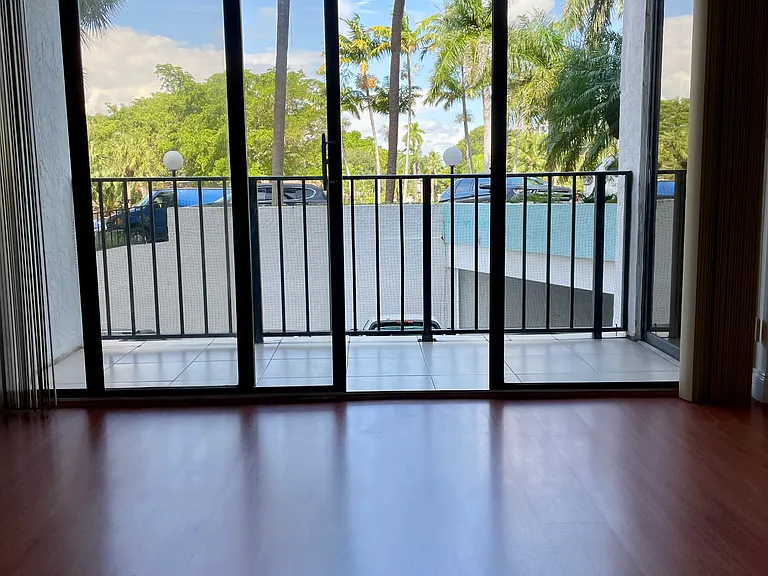 200 Leslie Dr #227 — Photo 5
