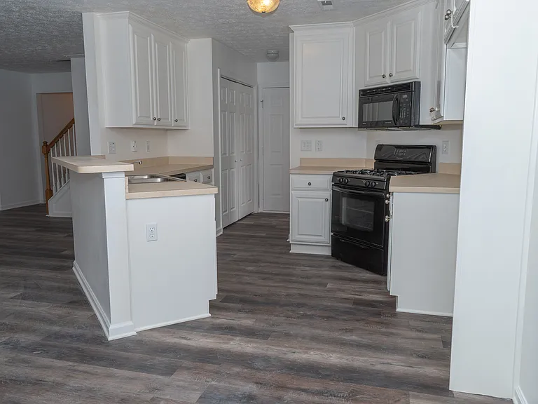135 Charleston Pl — Photo 5